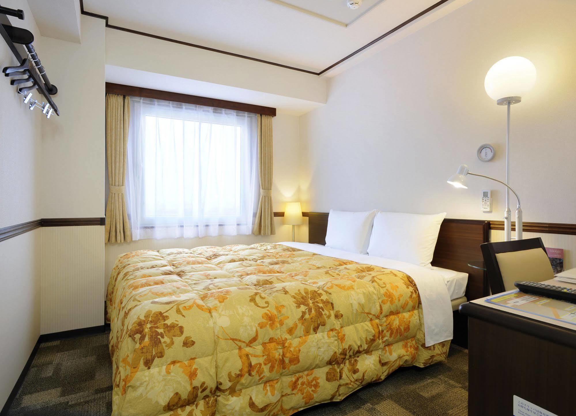 Toyoko Inn Hokkaido Sapporo-Eki Minami-Guchi Dış mekan fotoğraf